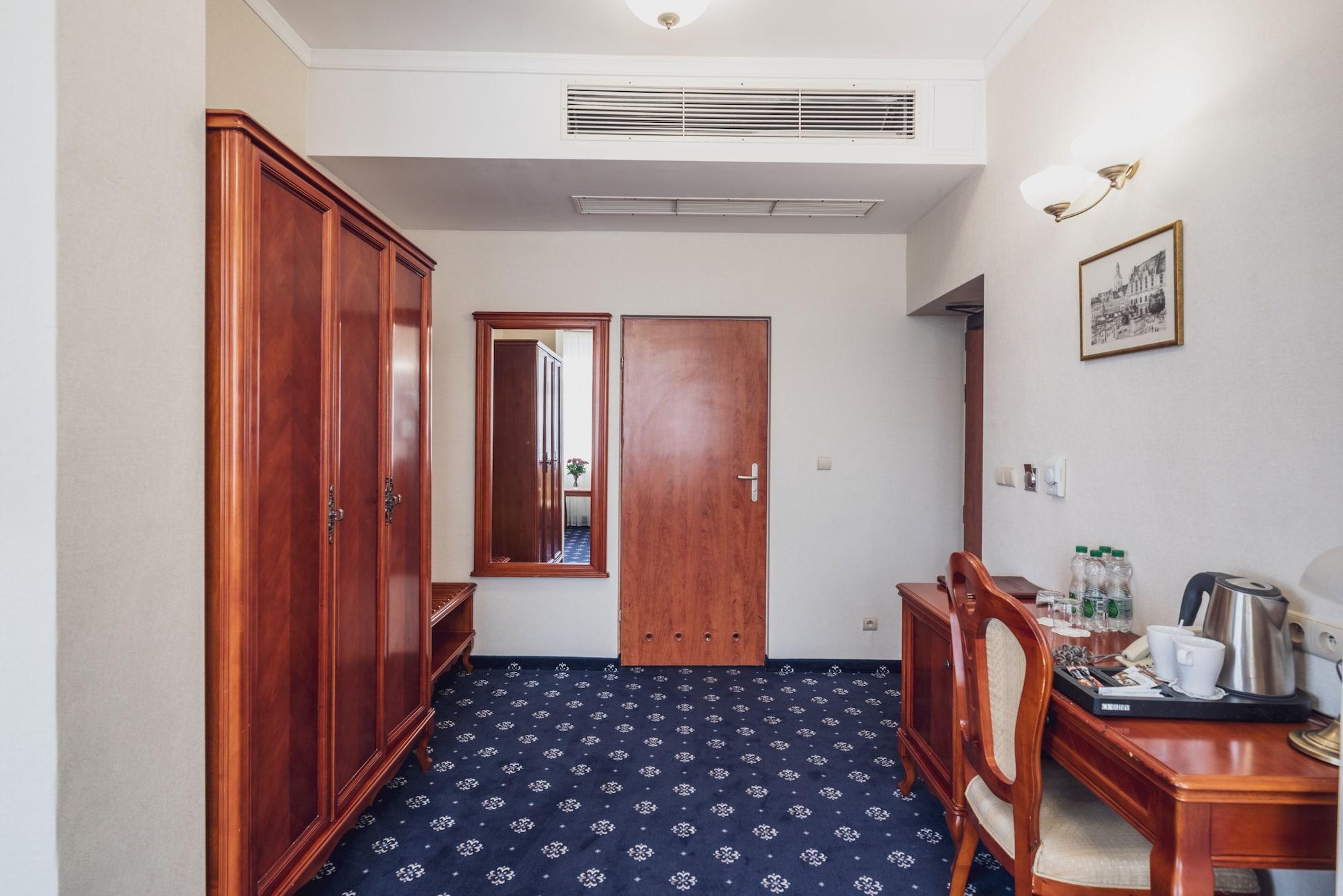 Hotel Europejski Wroclaw Centrum Bagian luar foto